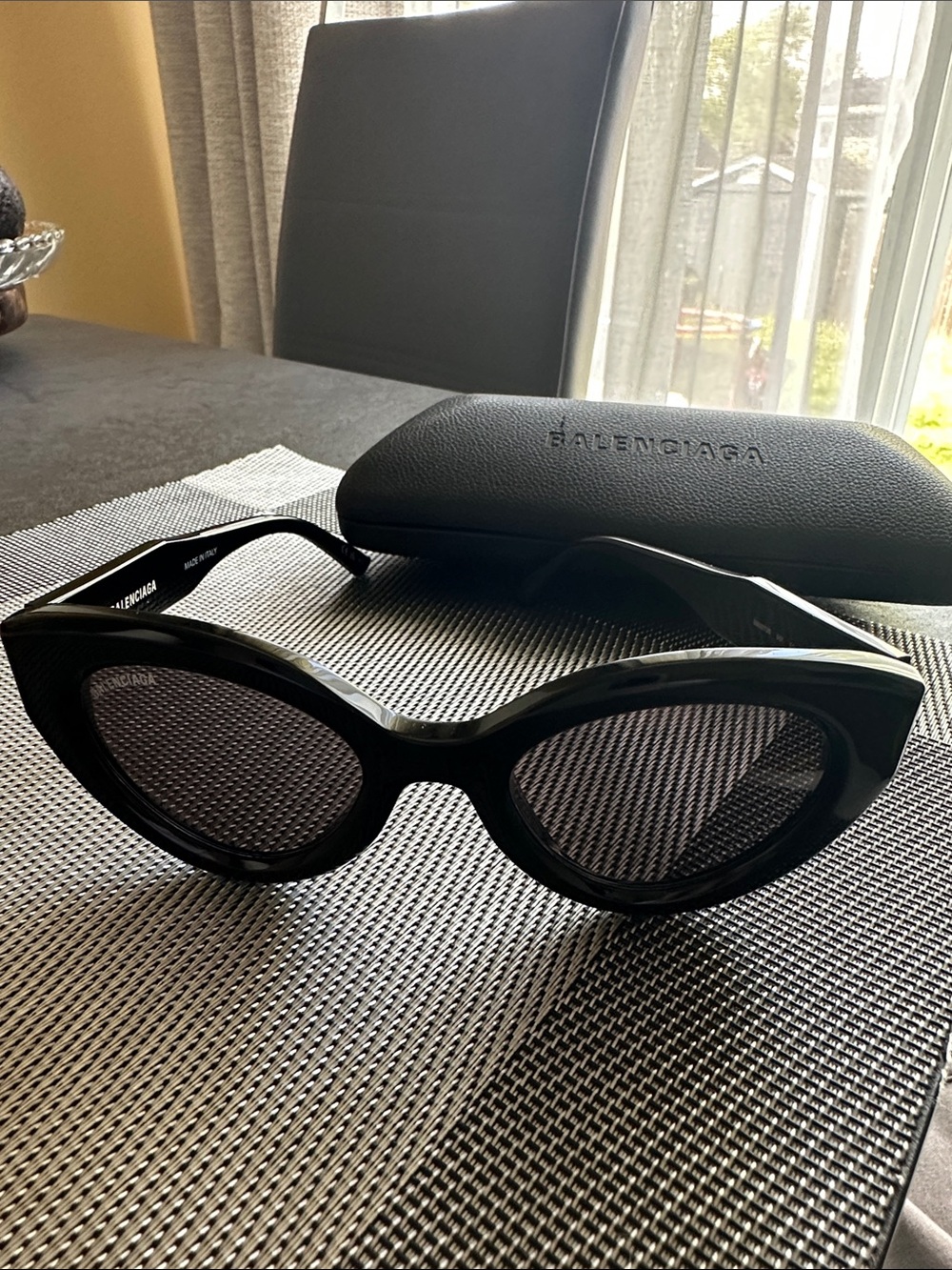 Balenciaga Glossy Black Round Cat-Eye Sunglasses